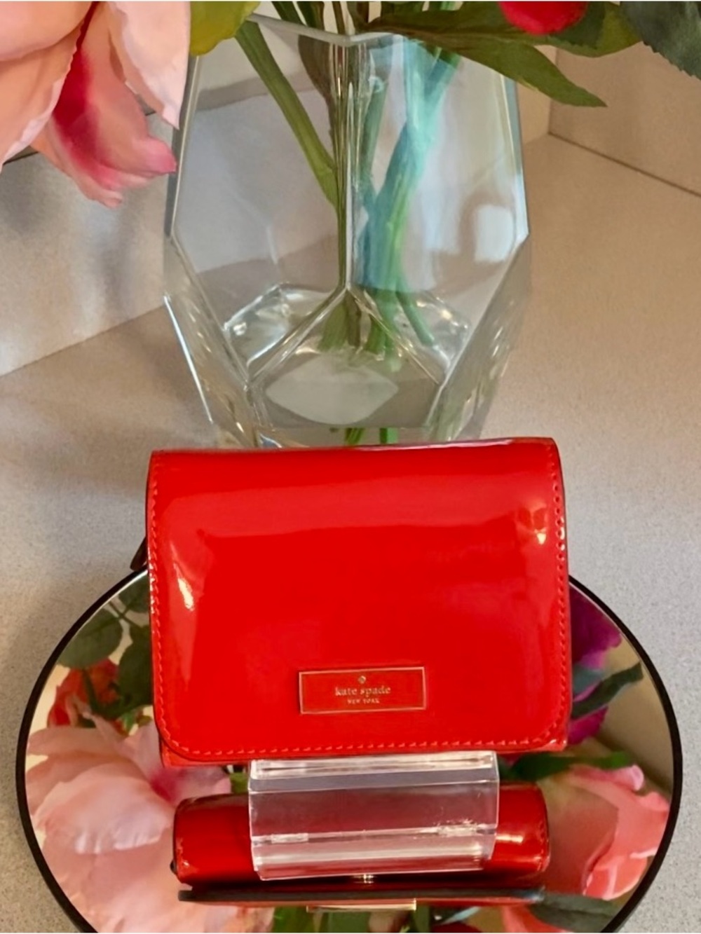 kate spade glossy red patent compact wallet with gold plaque